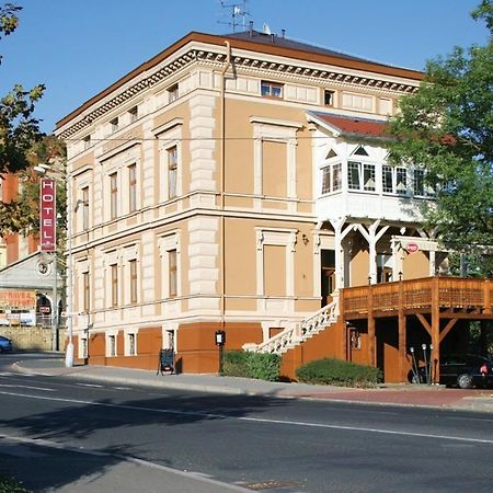 Hotel Mertin Chomutov Extérieur photo