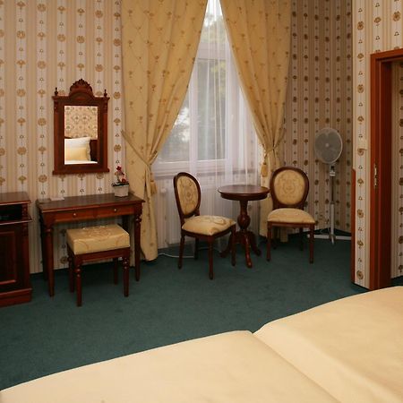 Hotel Mertin Chomutov Extérieur photo