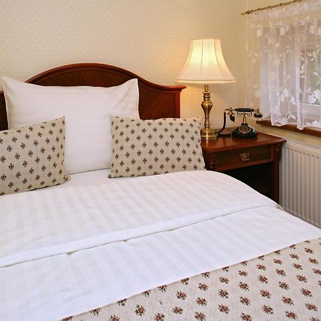 Hotel Mertin Chomutov Extérieur photo