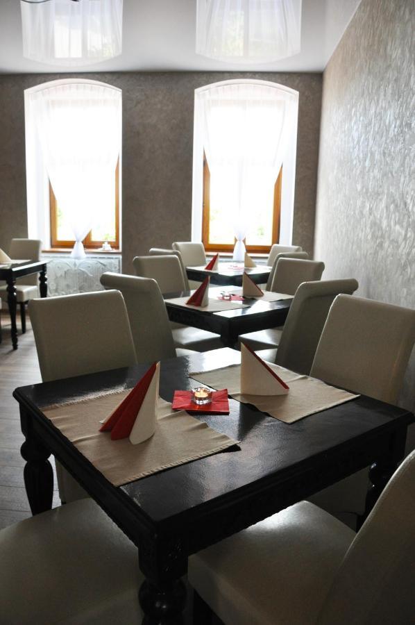 Hotel Mertin Chomutov Extérieur photo
