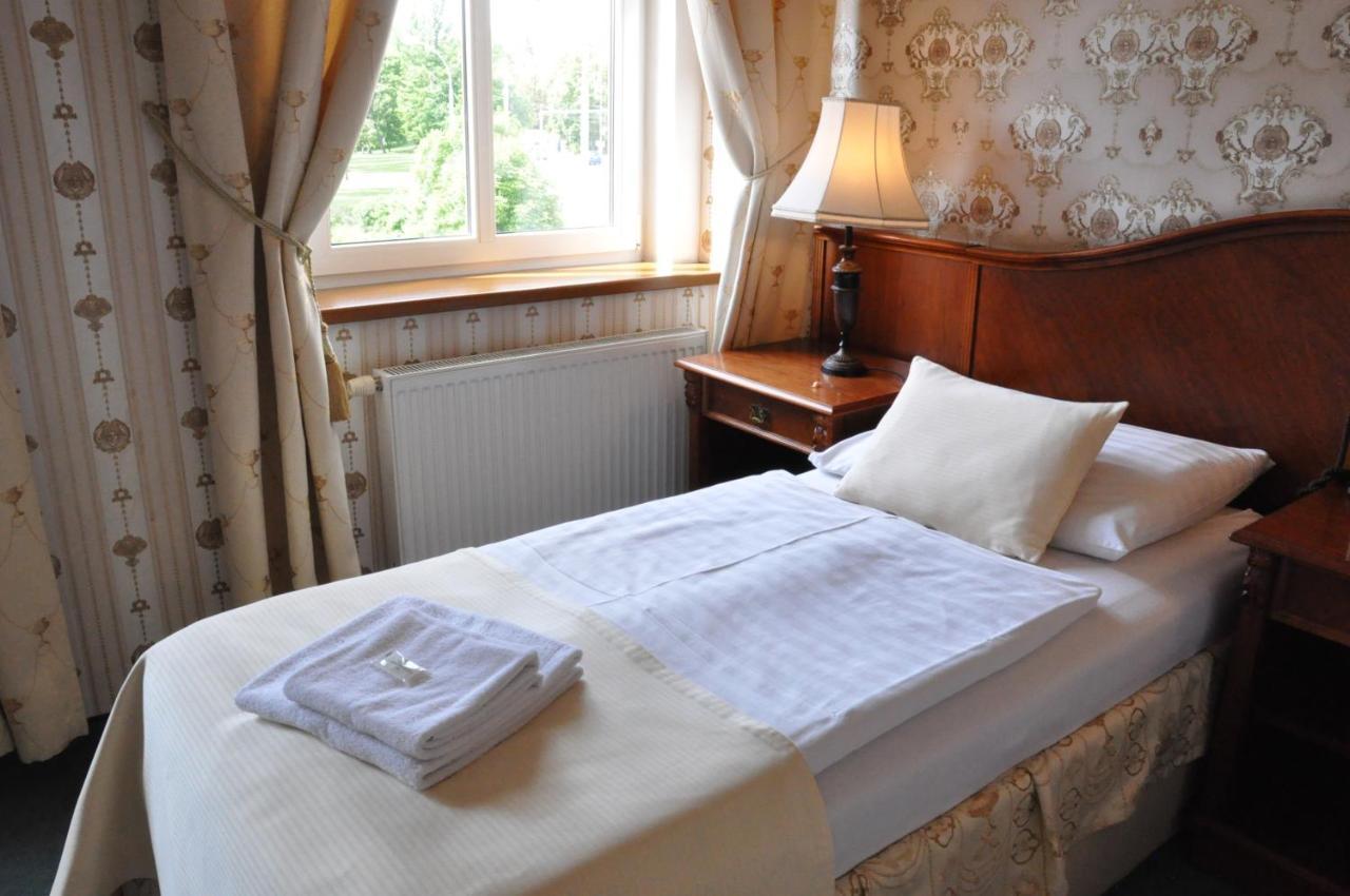 Hotel Mertin Chomutov Extérieur photo