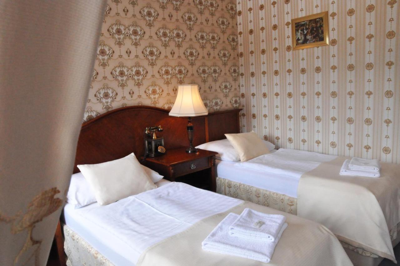 Hotel Mertin Chomutov Extérieur photo