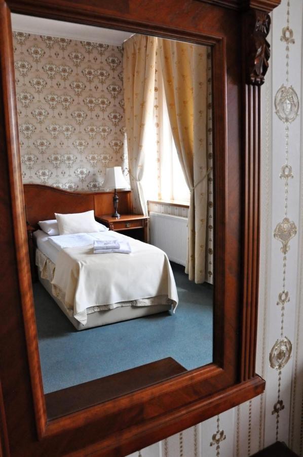 Hotel Mertin Chomutov Extérieur photo