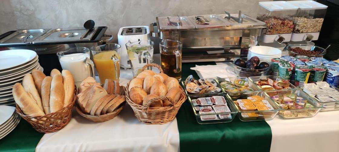 Hotel Mertin Chomutov Extérieur photo