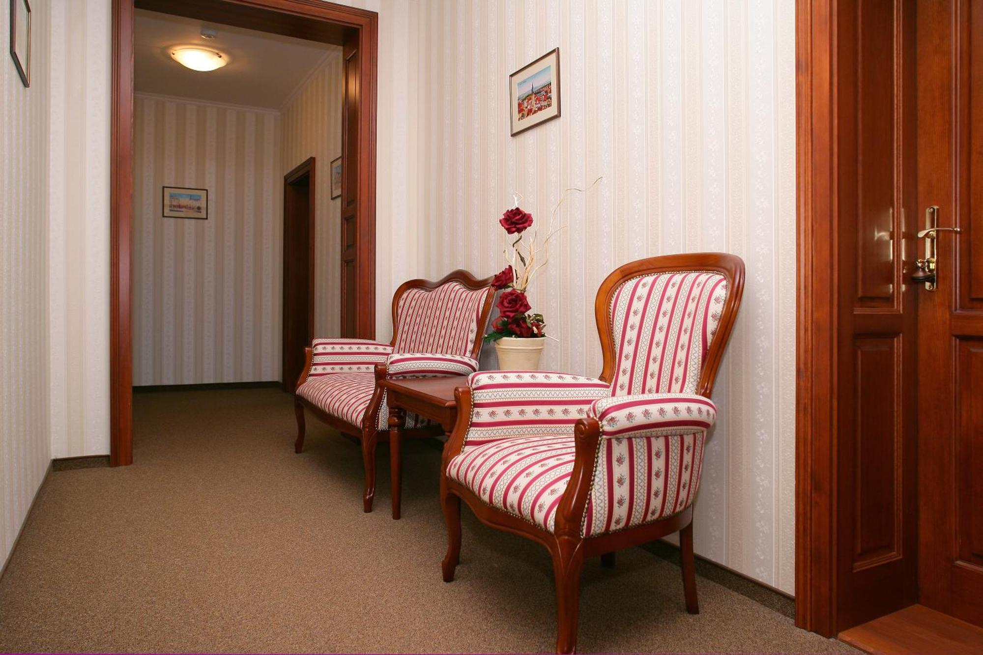 Hotel Mertin Chomutov Extérieur photo