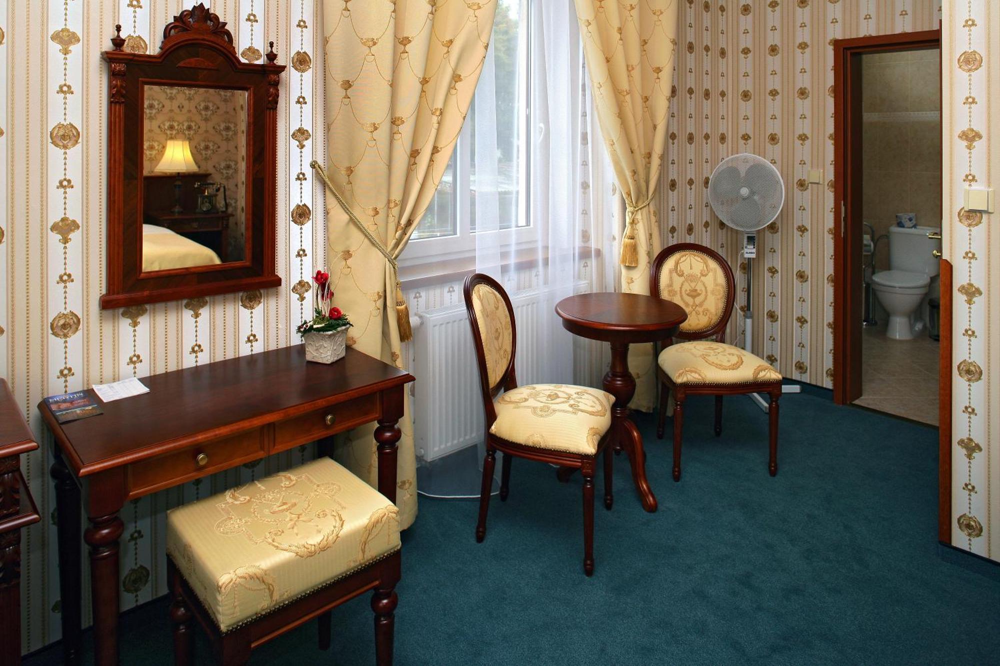 Hotel Mertin Chomutov Extérieur photo